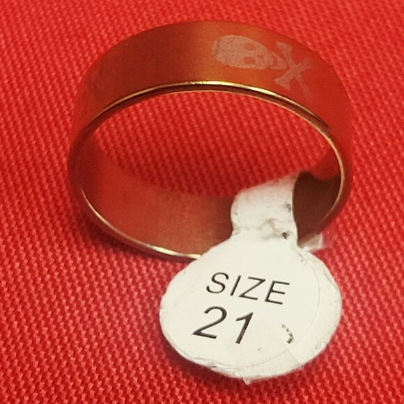 Stainless Steel Wide Band Engraved Skull Crossbones Ring Size 21 Gold Tone Unise - Picture 12 of 13